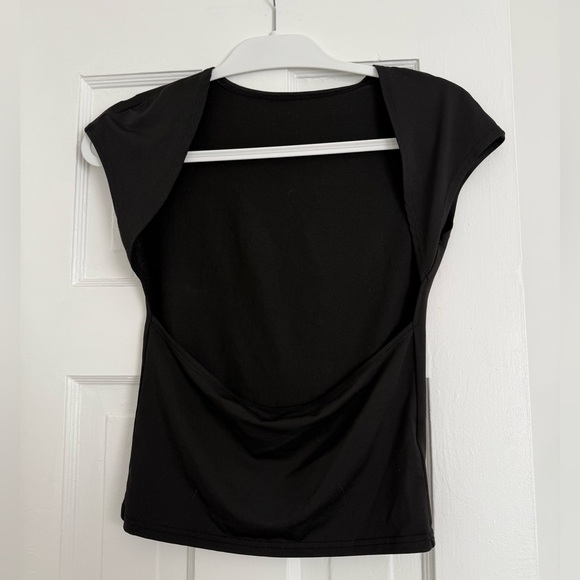 Simple black top - Picture 5 of 9